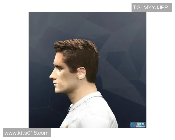 足球明星侧脸照展现运动魅力与个性风采的完美结合